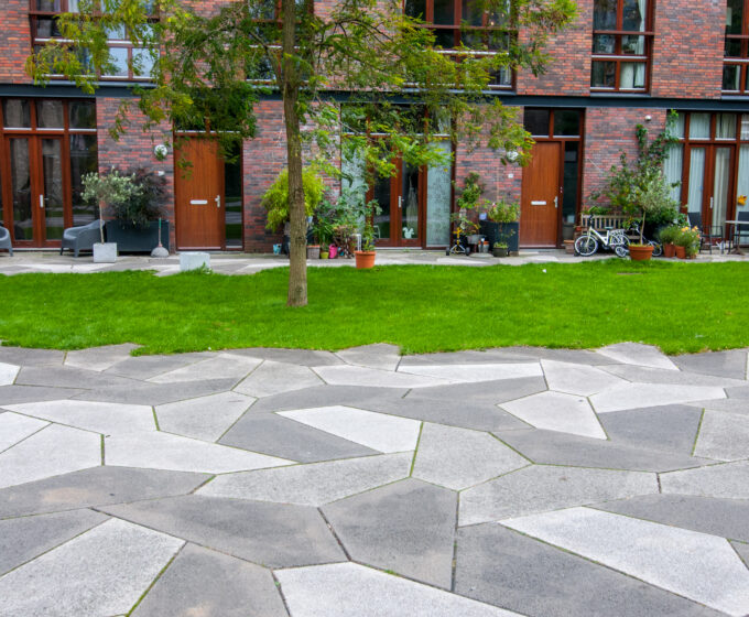 Waterpasserende verharding Funenpark maatregel tegen extreme neerslag Amsterdam Weerproof