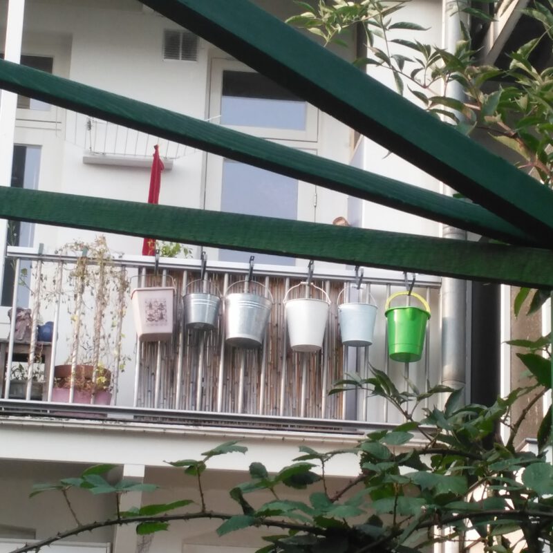 Emmers op balkon als regenton Amsterdam Weerproof