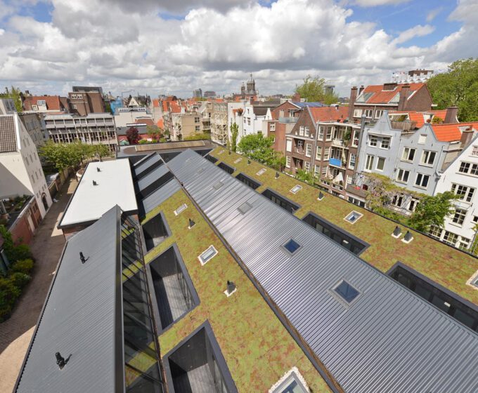 Hellend groen dak op Tandwielenfabriek Amsterdam Weerproof