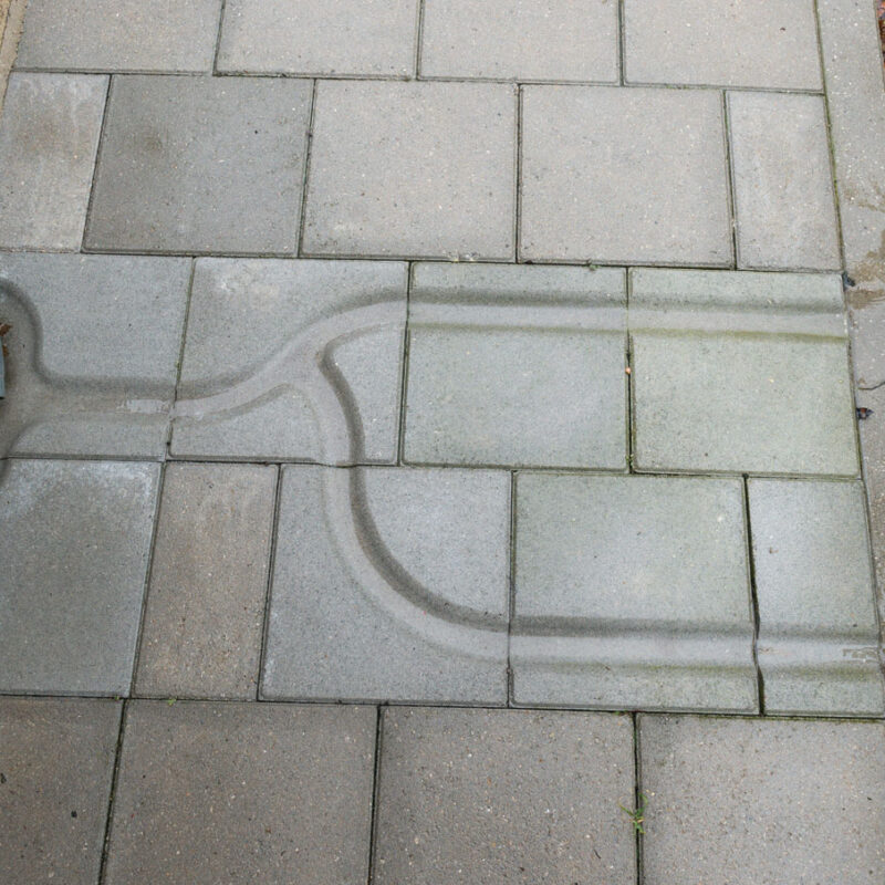 Spelen met water in tegelgootjes Amsterdam Weerproof