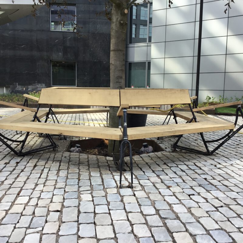 Bank Circl groene oase op de Zuidas Amsterdam Weerproof