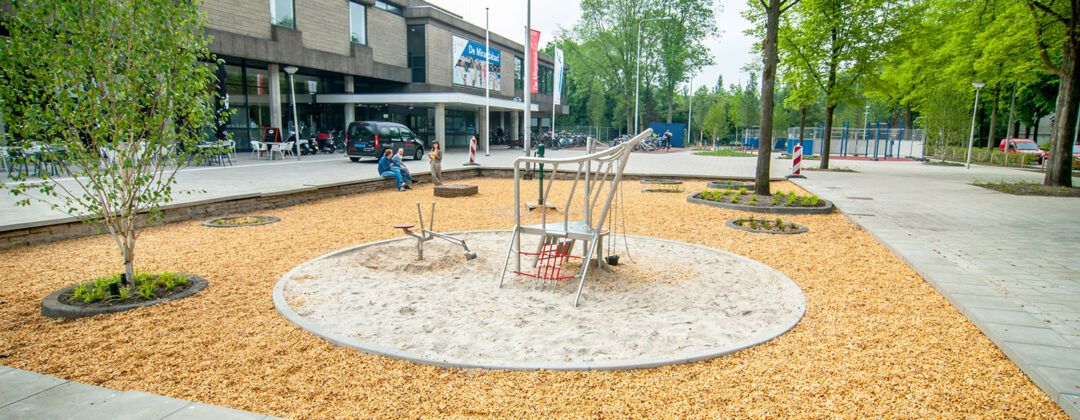 Grind speeltuin die vol kan lopen met regenwater bij extreme neerslag Amsterdam Weerproof