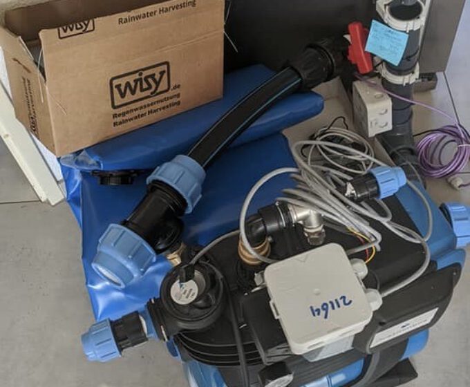 Regenwaterzak installatie in kruipruimte Amsterdam Weerproof