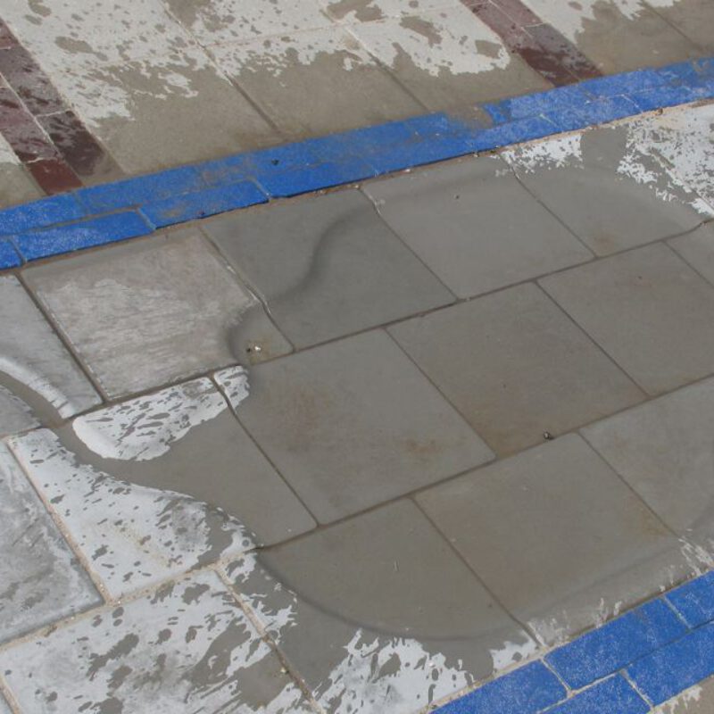 Spelen met water in tegelgootjes Amsterdam Weerproof