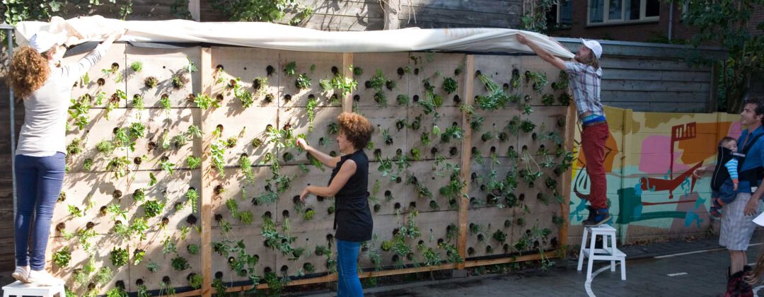 Verticale schooltuin Sint Janschool Amsterdam Weerproof