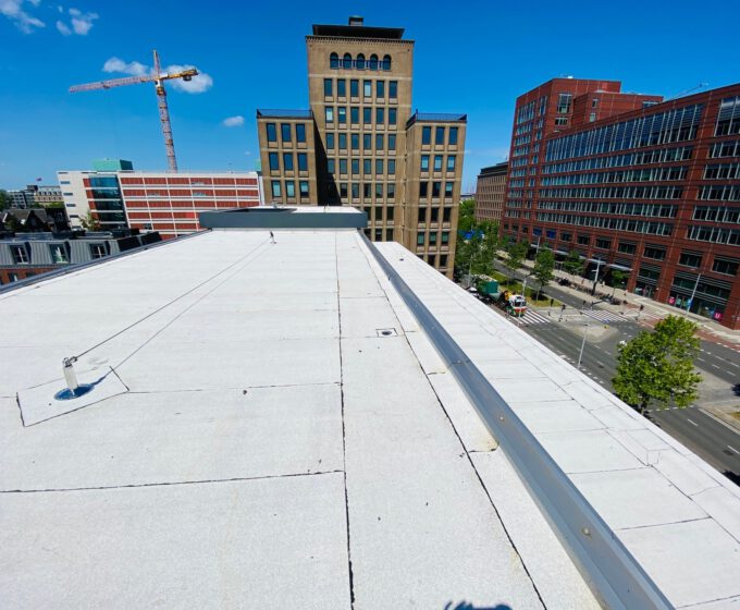Wit dak op Wibautstraat tegen hitte Amsterdam Weerproof
