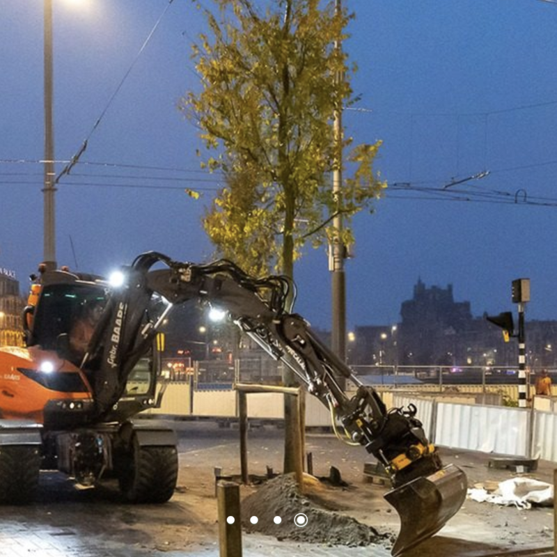 Bomen worden gepland bij Amsterdam Centraal Station Amsterdam Weerproof