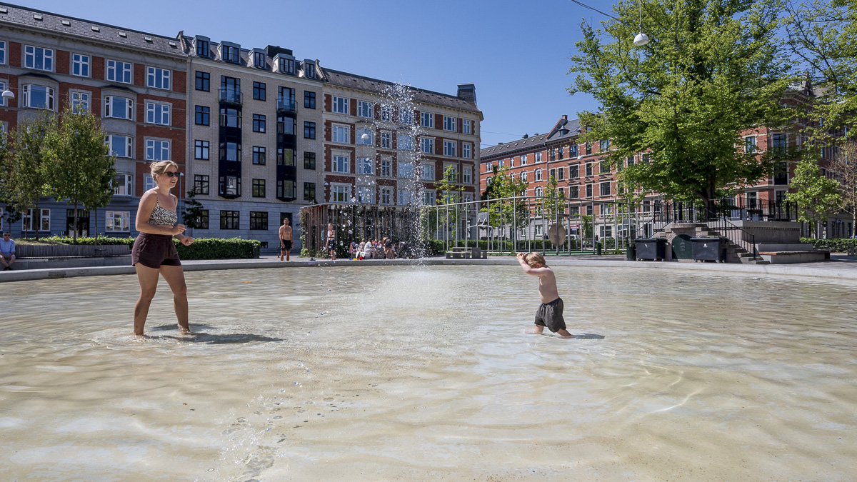 Het Warmste En Natste Jaar Ooit In Nederland Met Veel Zonneschijn Weerproof 8010