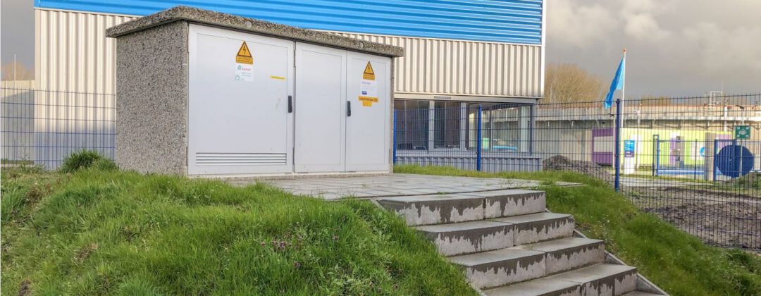 Electriciteitsvoorziening van Liander op een terp in Weesp Amsterdam Weerproof