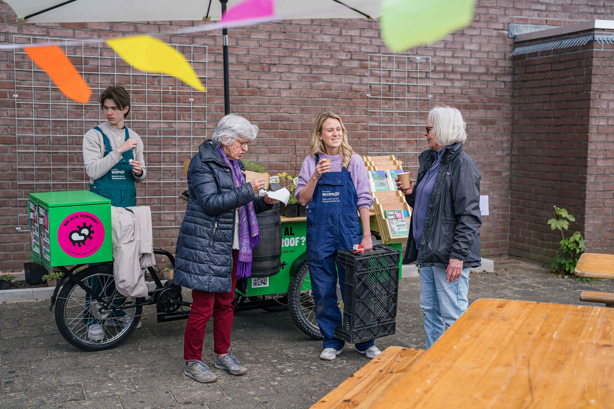 Weerproof bakfiets bij Onze Straat actie in Amsterdam Zuidoost