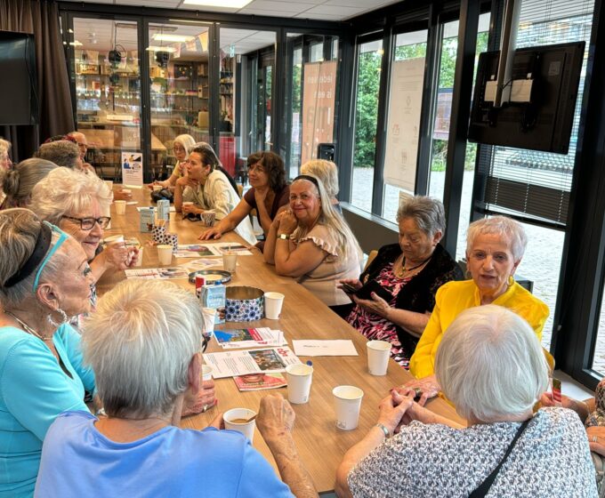 Weerproof Hittetips in gesprek met Senioren OBA Molenwijk