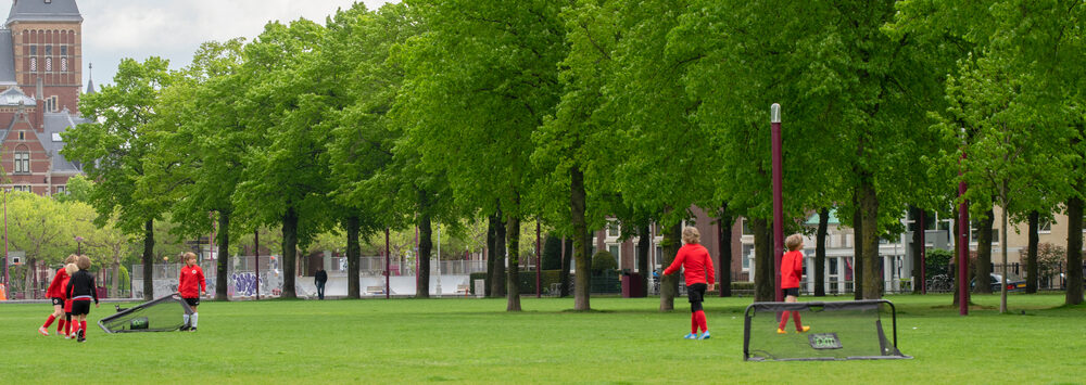 voetbal kids groen museumplein